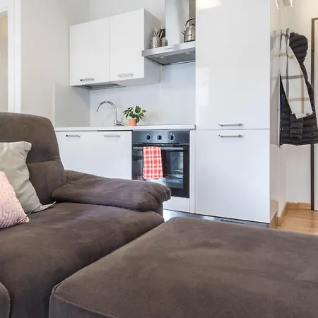 Joivy Superb Flat For 4 With Balcony Near Centrale 아파트 *